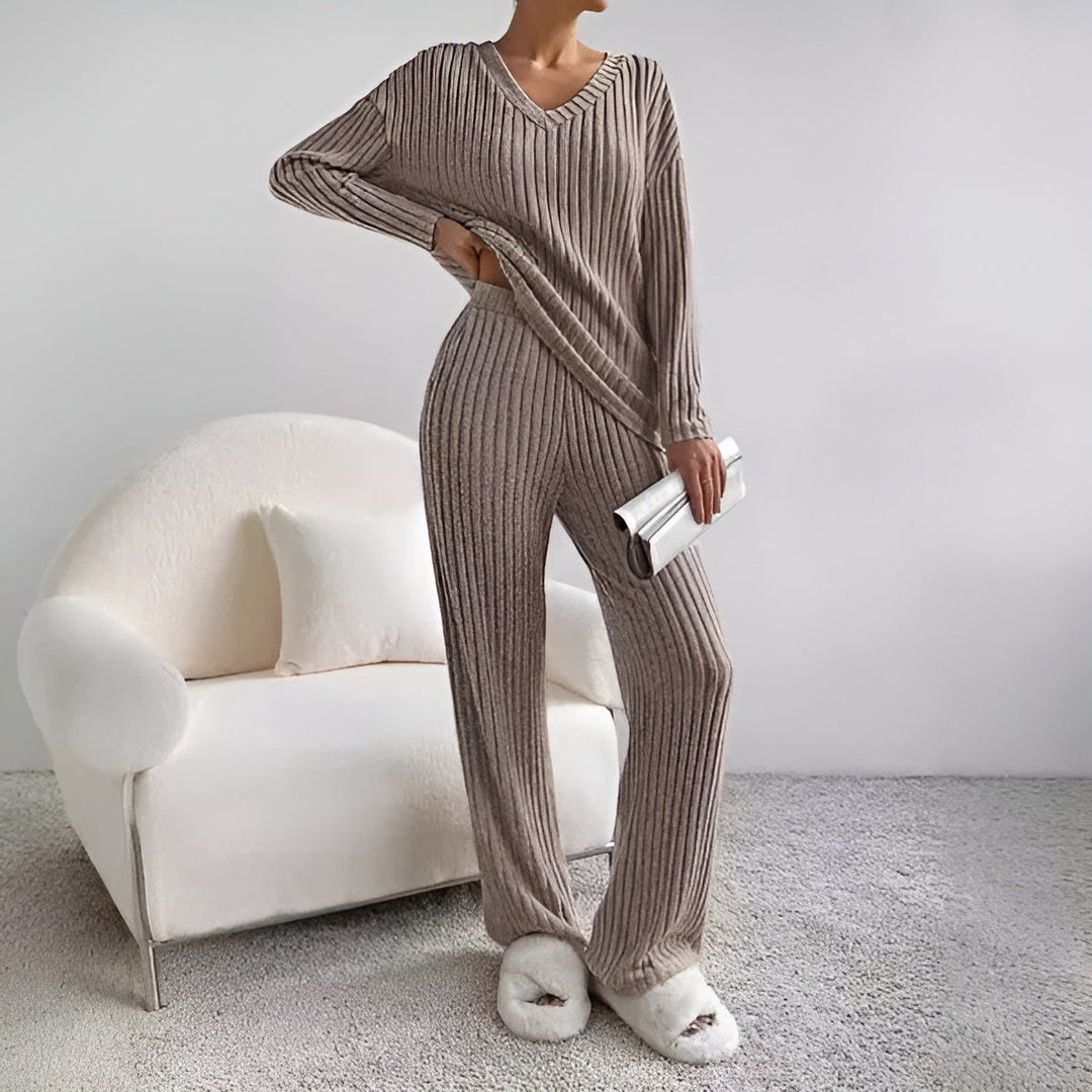 Wilma – Set Tricotat Doi Piese Pulover V și Pantaloni Confortabili